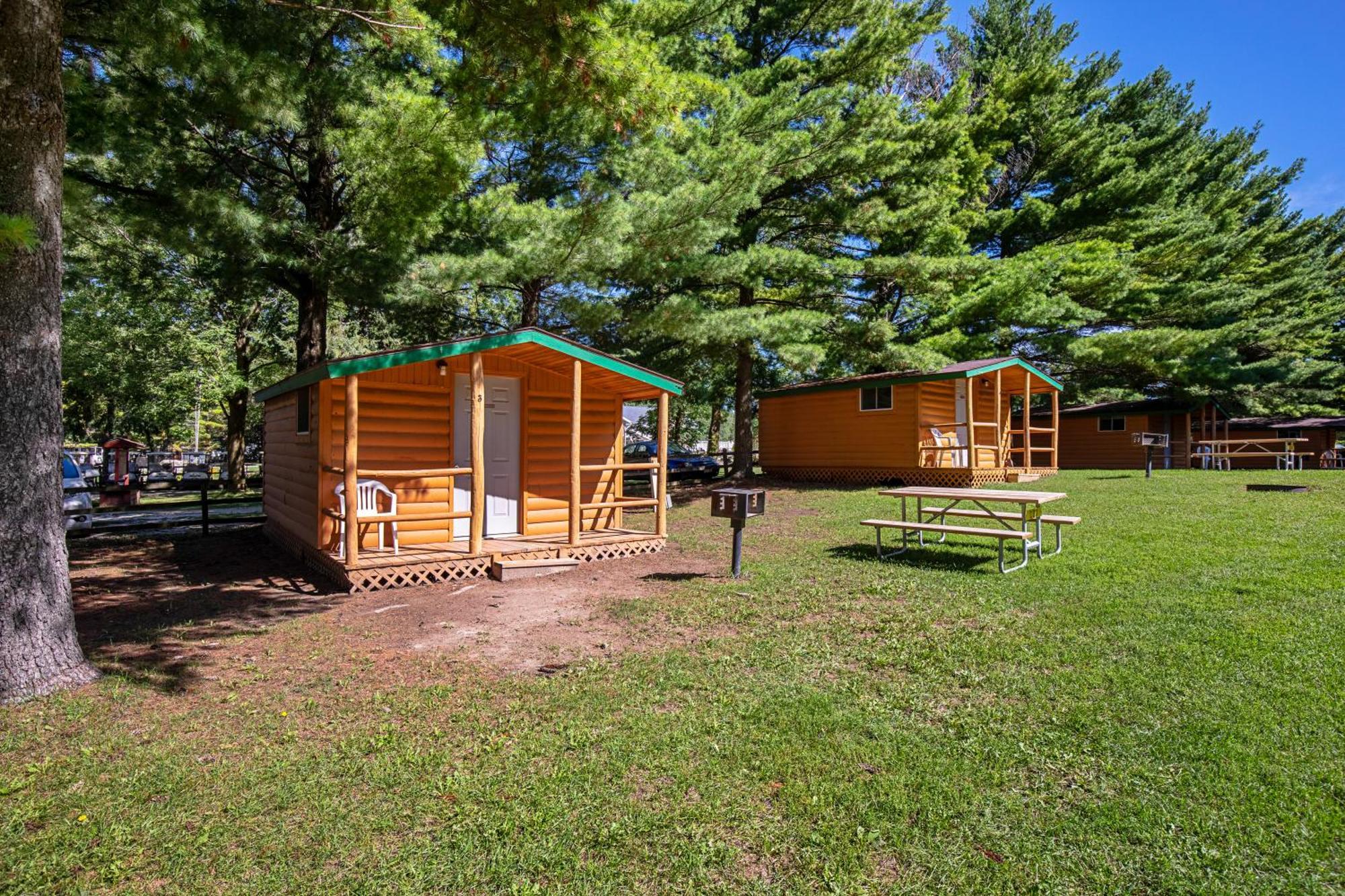 Plymouth Rock Camping Resort Basic Cabin Elkhart Lake Extérieur photo