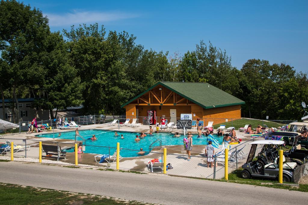 Plymouth Rock Camping Resort Basic Cabin Elkhart Lake Extérieur photo