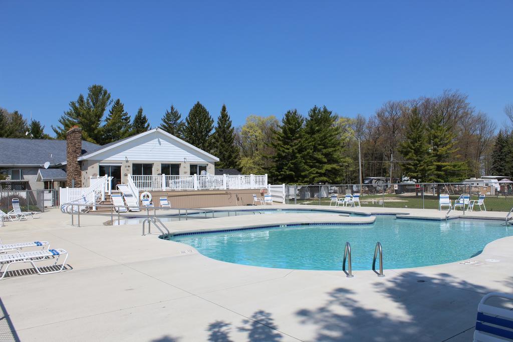 Plymouth Rock Camping Resort Basic Cabin Elkhart Lake Extérieur photo