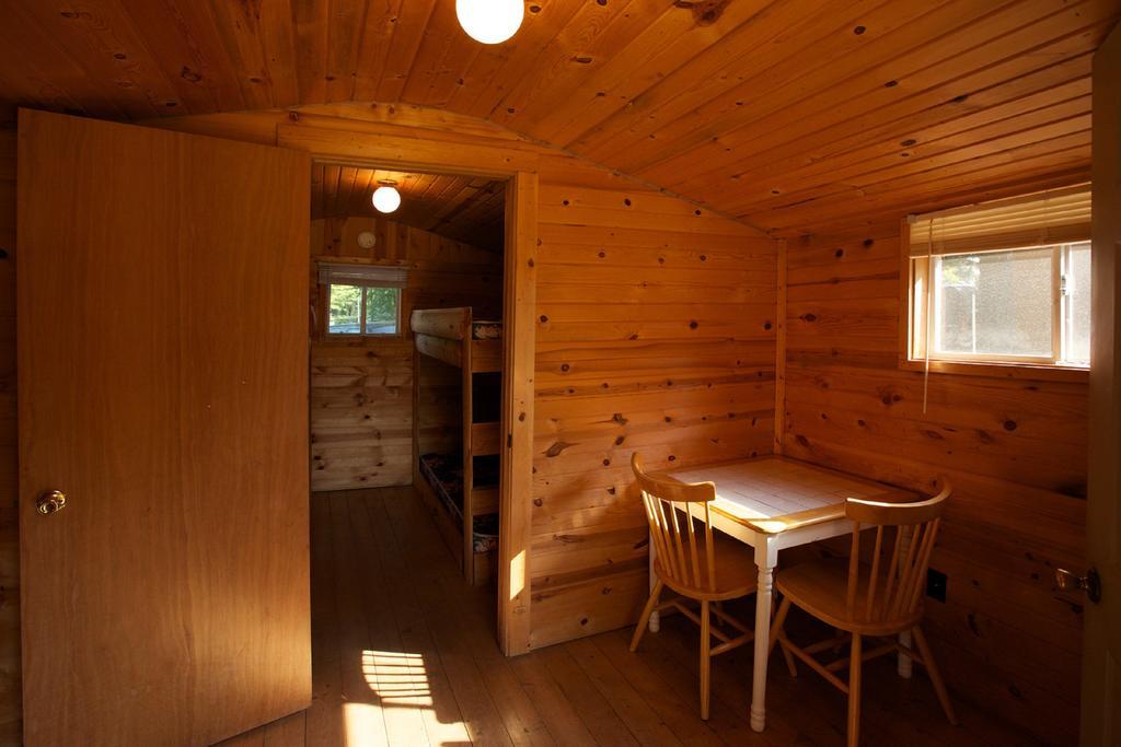 Plymouth Rock Camping Resort Basic Cabin Elkhart Lake Extérieur photo