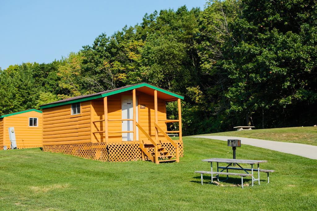 Plymouth Rock Camping Resort Basic Cabin Elkhart Lake Extérieur photo